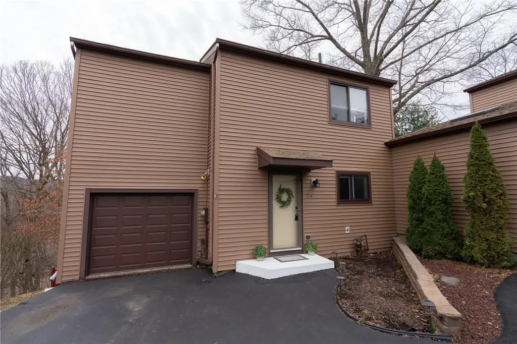 21 Hilltop Circle Fishkill NY 12524