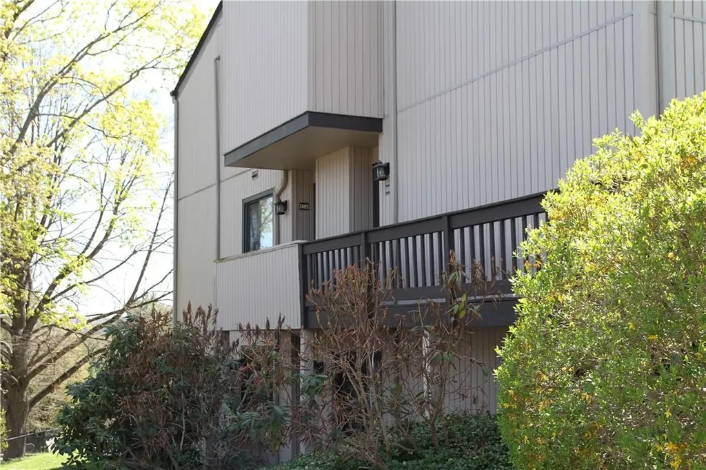 1405 Holly Walk Poughkeepsie NY 12603