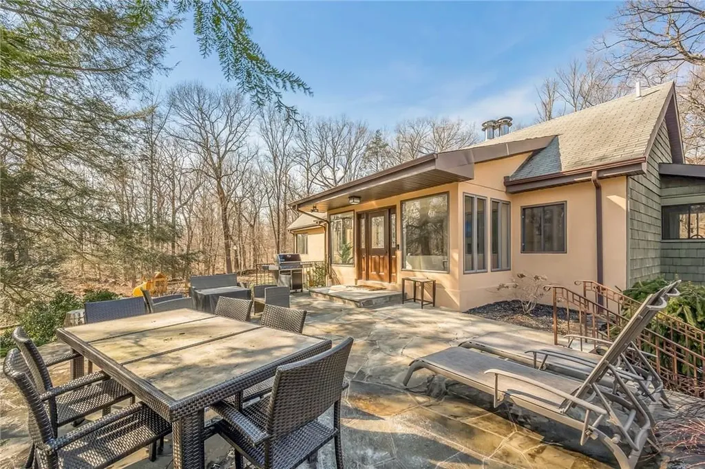 14 Elizabeth Place Armonk NY 10504