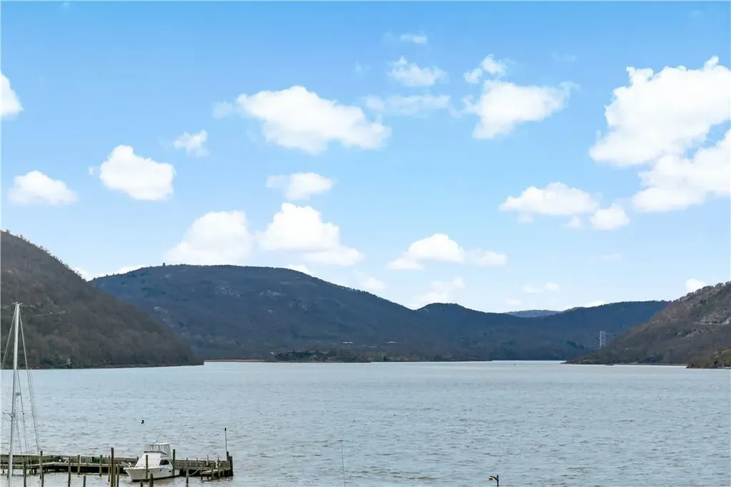 225 Waterside Close Peekskill NY 10566