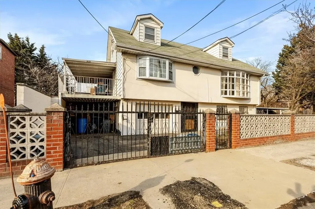 2593 Flint Avenue Bronx NY 10475