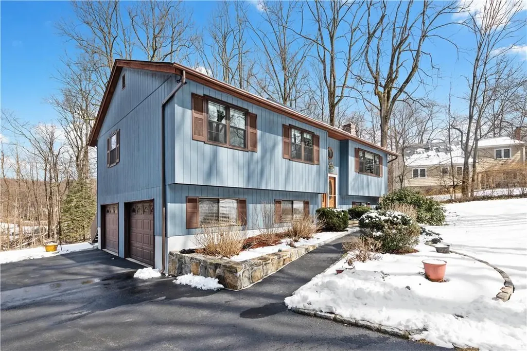 8 Tina Drive Mahopac NY 10541