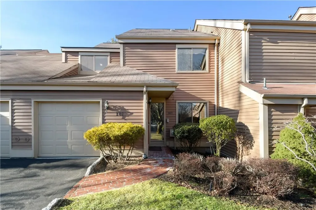 207 Ivy Hill Lane Rye Brook NY 10573