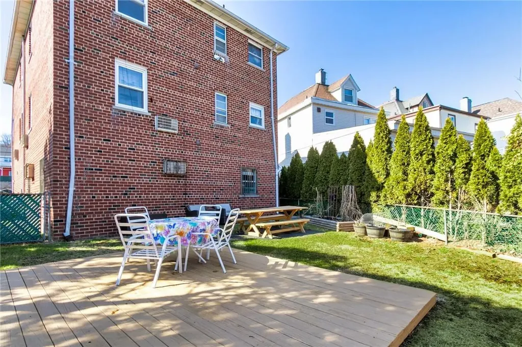 31 Hildreth Place Yonkers NY 10704