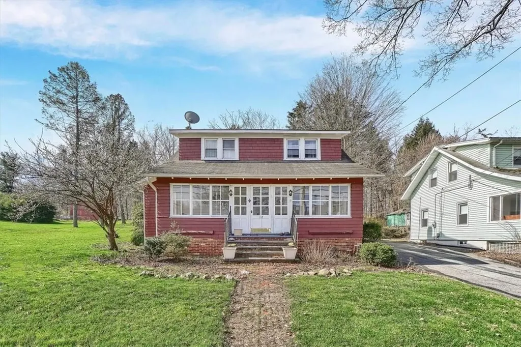 12 Elm Street Chester NY 10918