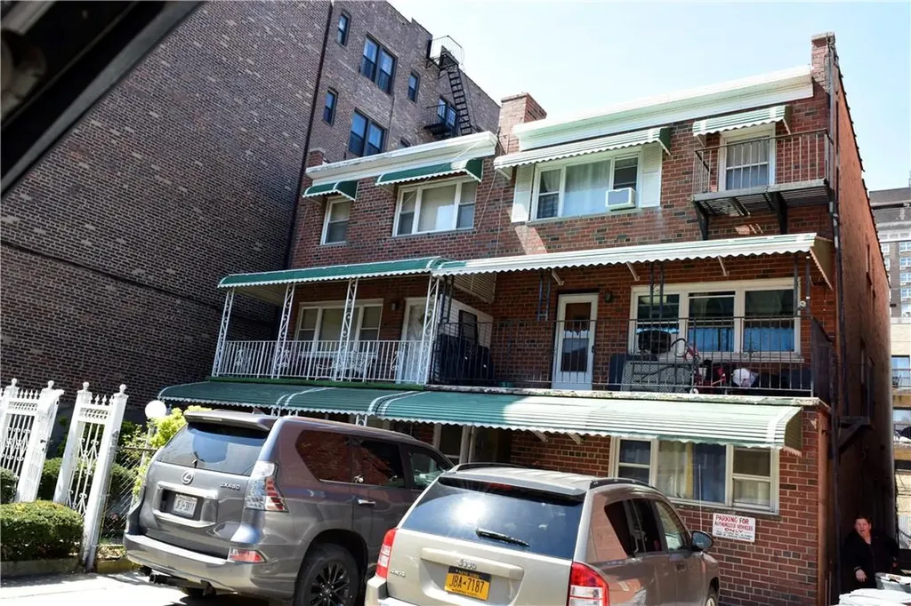 2539 Cruger Avenue Bronx NY 10467