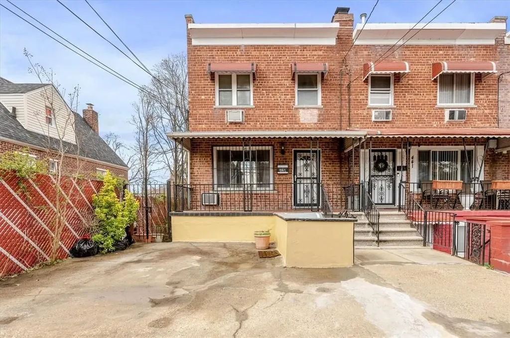 439 Calhoun Avenue Bronx NY 10465