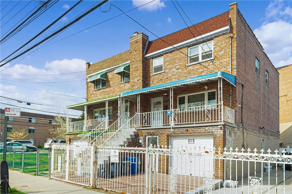 1103 E 216th Street Bronx NY 10469