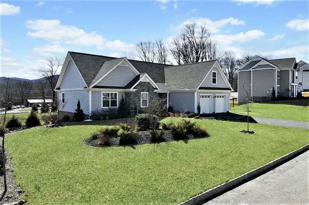 16 Knoll Crest Court Cornwall NY 12518