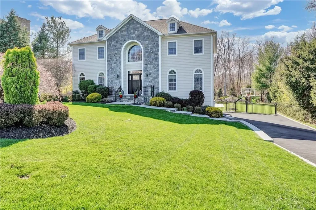 16 Quaker Lane West Harrison NY 10604