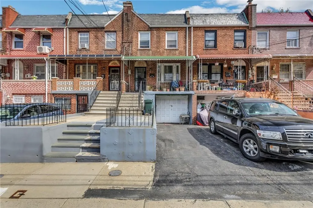 3542 Willett Avenue Bronx NY 10467