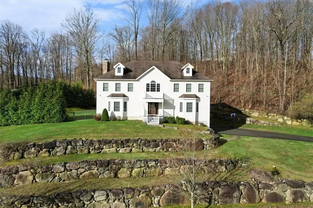 15 Juniper Terrace Tuxedo Park NY 10987
