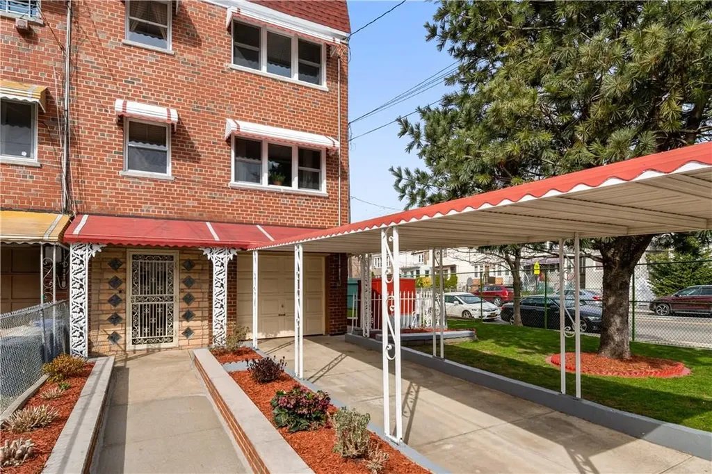 581 Underhill Avenue Bronx NY 10473
