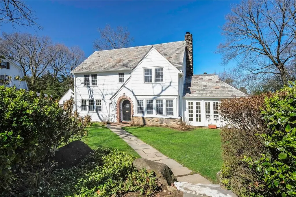 19 School Lane Scarsdale NY 10583