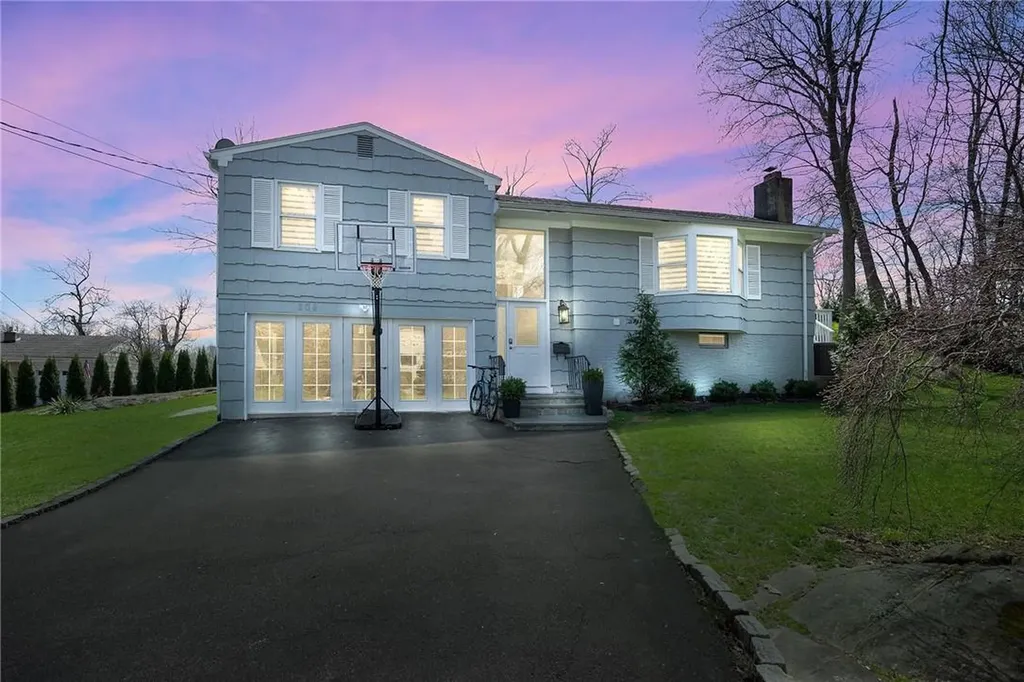 204 Hickory Grove Drive E Larchmont NY 10538