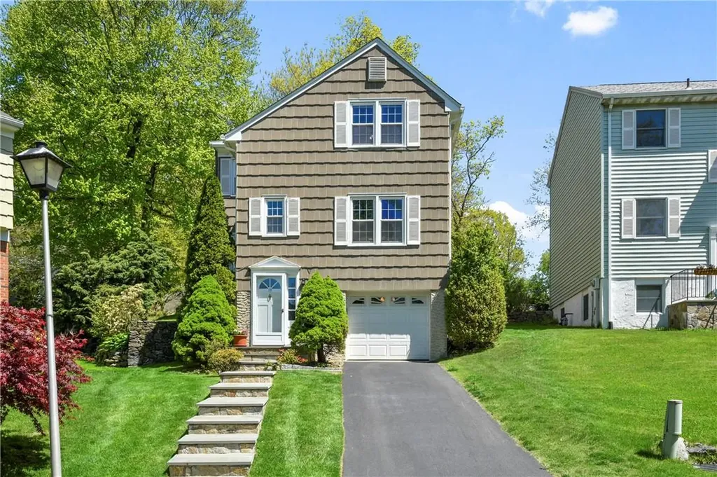 19 N Brook Road Larchmont NY 10538