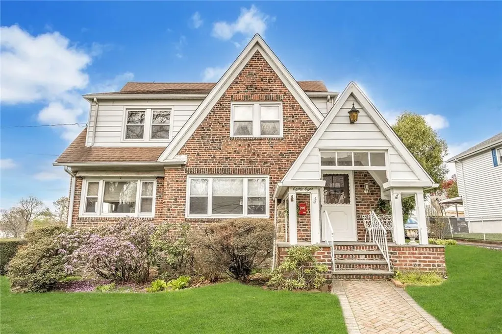 88 Harding Drive New Rochelle NY 10801