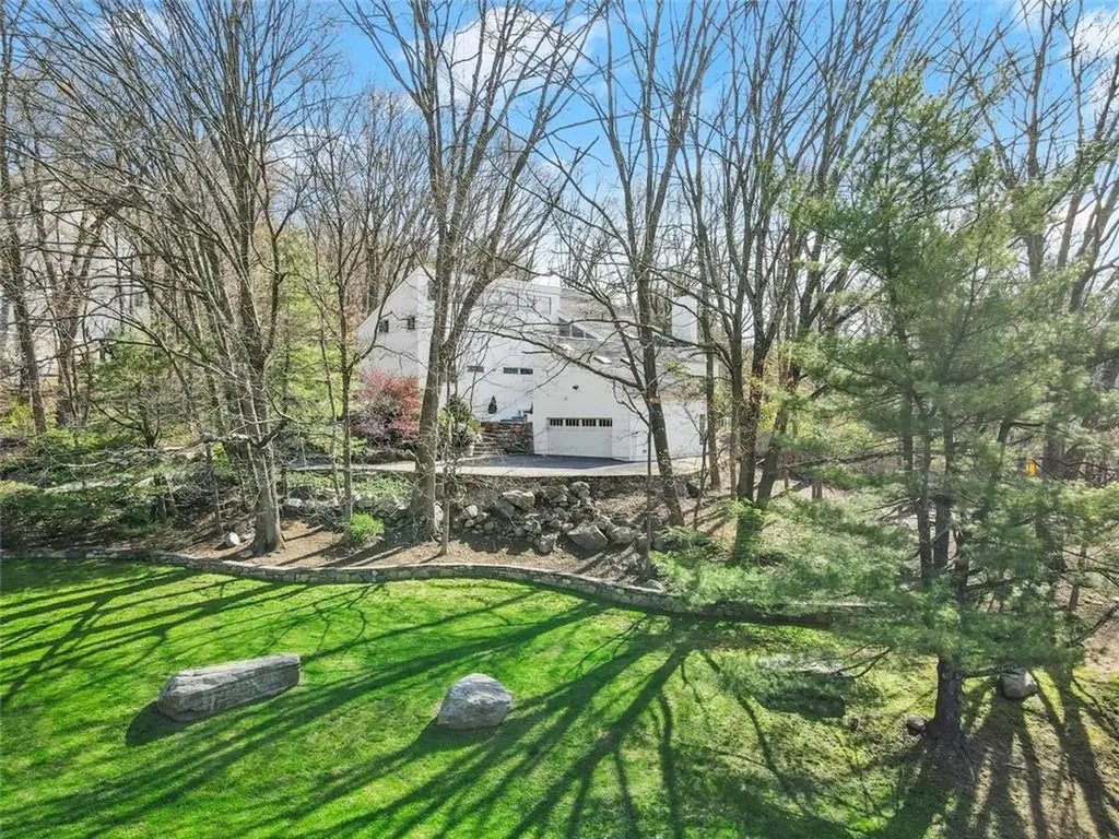 4 High Meadows Road Mount Kisco NY 10549