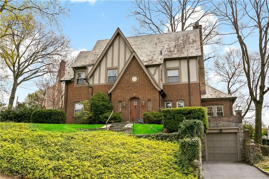 6 Ridgecrest W Scarsdale NY 10583