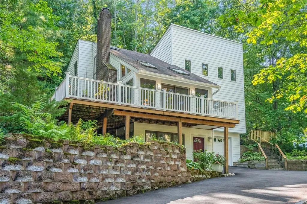 16 Cold Spring Hills Road Huntington NY 11743