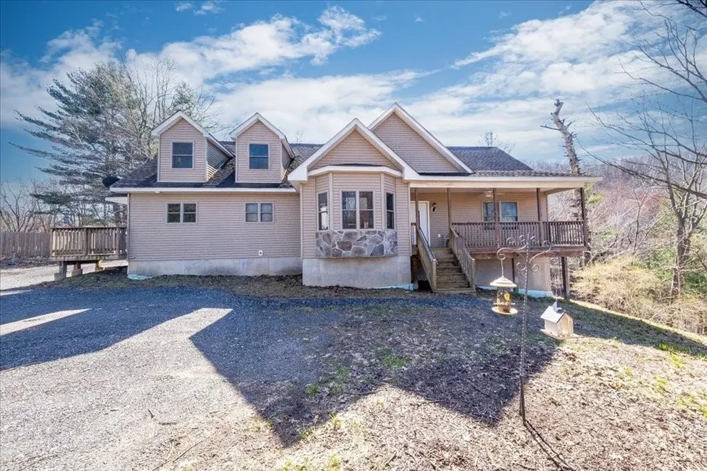 10 Mae Lane Highland NY 12528