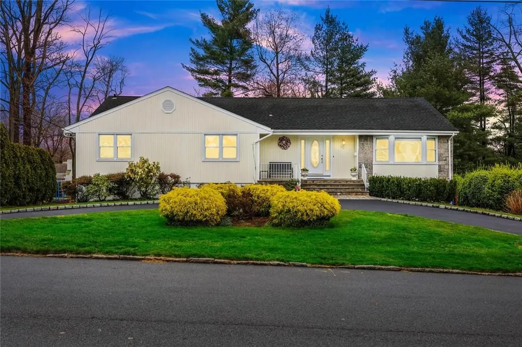 10 Hunter Drive Eastchester NY 10709