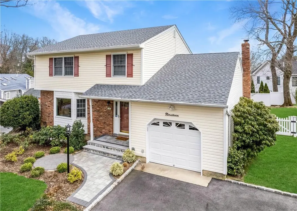 19 Hill Drive Glen Head NY 11545