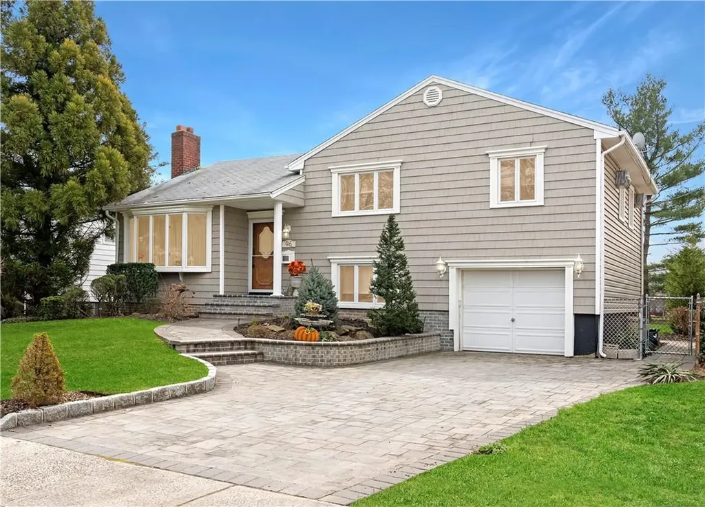 96 Tally Lane Wantagh NY 11793