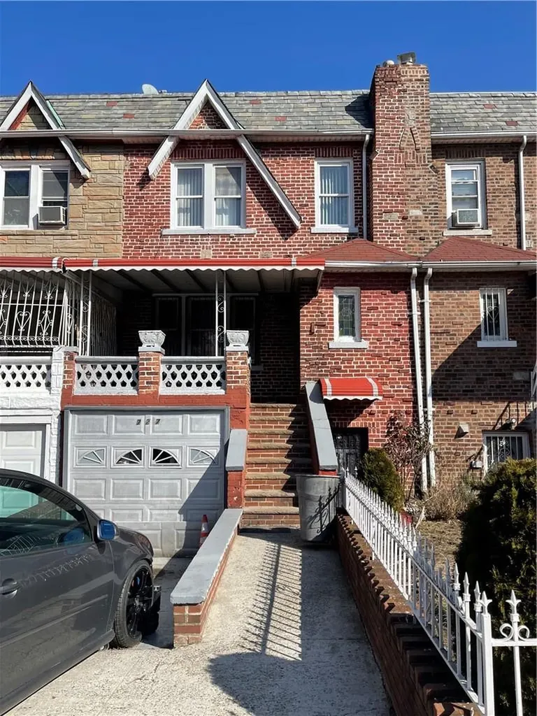 727 E 49th Street Brooklyn NY 11203