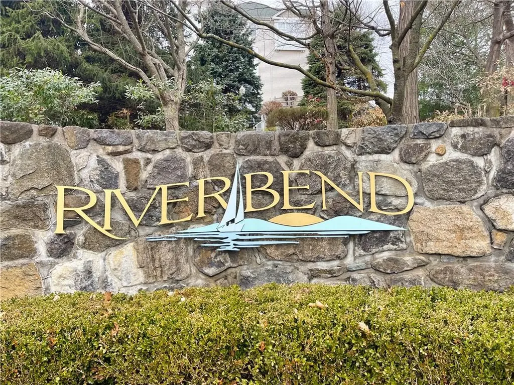 215 Waterside Close Peekskill NY 10566