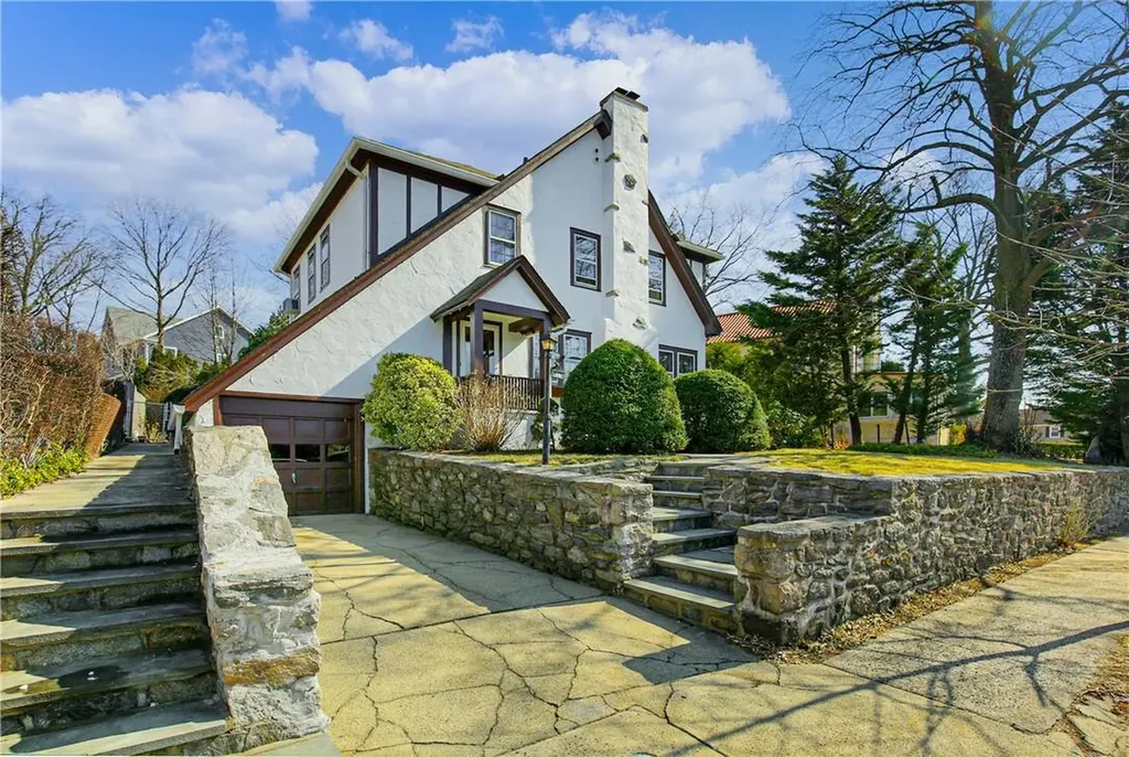 922 Split Rock Road Pelham NY 10803