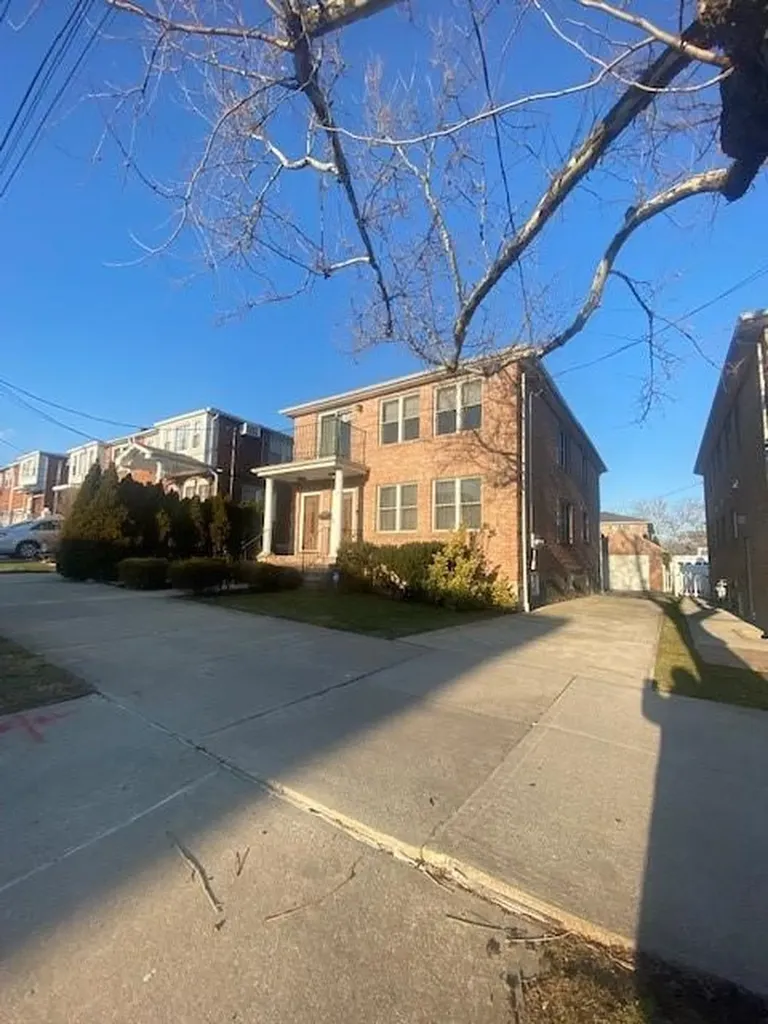 2911 203rd Street Bayside NY 11360