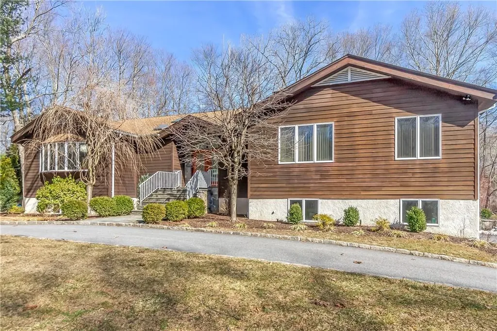 35 Memory Lane Mahopac NY 10541
