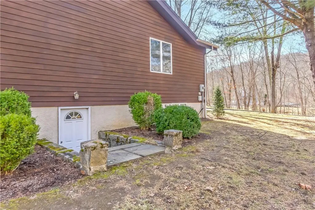 35 Memory Lane Mahopac NY 10541