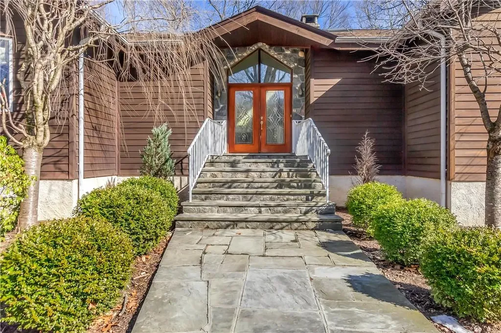 35 Memory Lane Mahopac NY 10541
