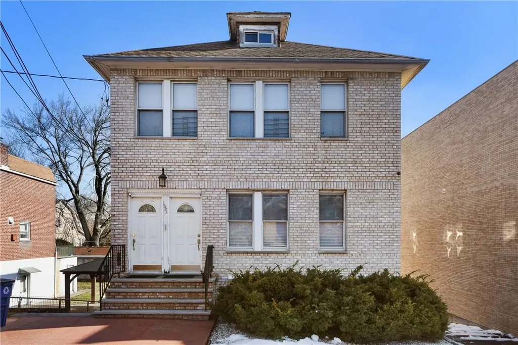 1528 Dwight Place Bronx NY 10465