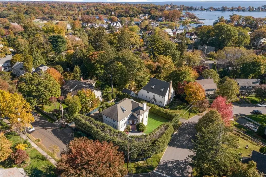 27 Lyons Place Larchmont NY 10538