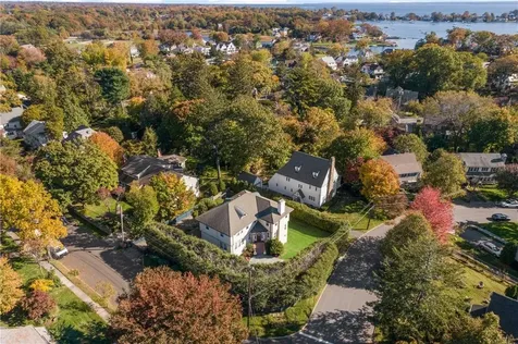 27 Lyons Place Larchmont NY 10538