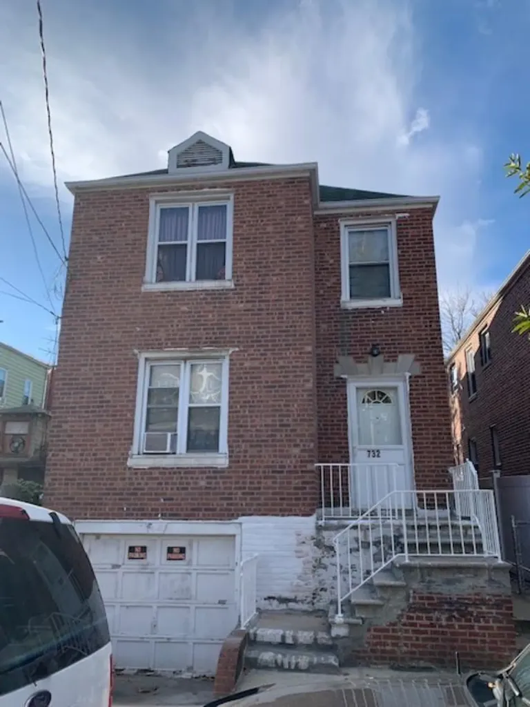 732 E 235th Street Bronx NY 10466