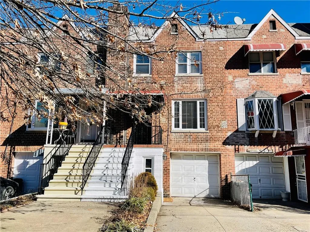 1904 Radcliff Avenue Bronx NY 10462