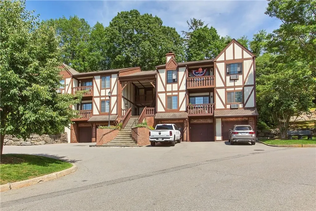 104 Foxwood Circle Mount Kisco NY 10549