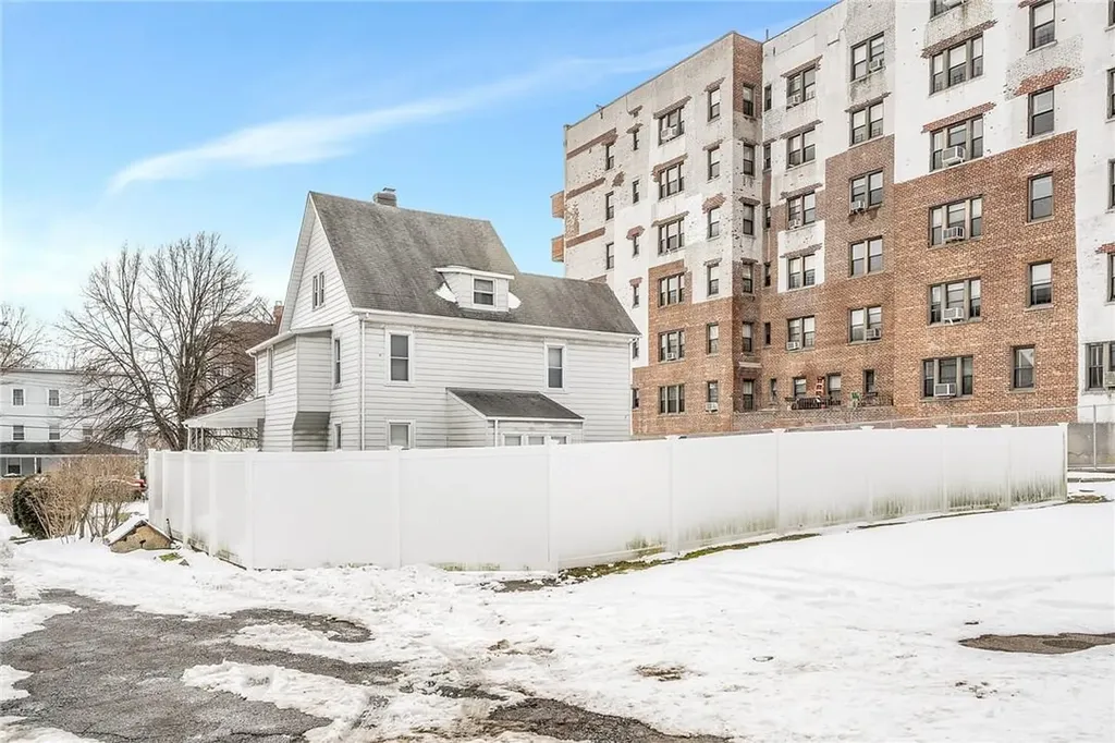 35 Trinity Place New Rochelle NY 10805