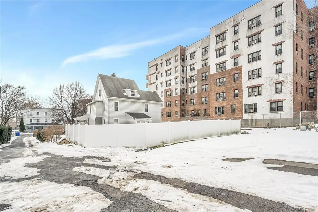 35 Trinity Place New Rochelle NY 10805