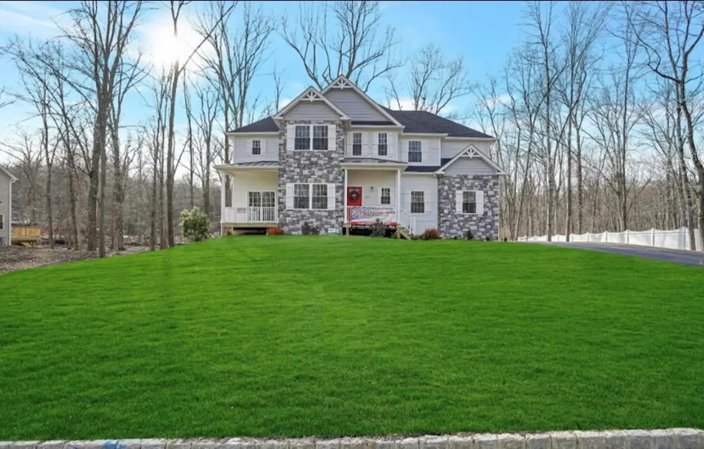 54 Joyce Way New Windsor NY 12553
