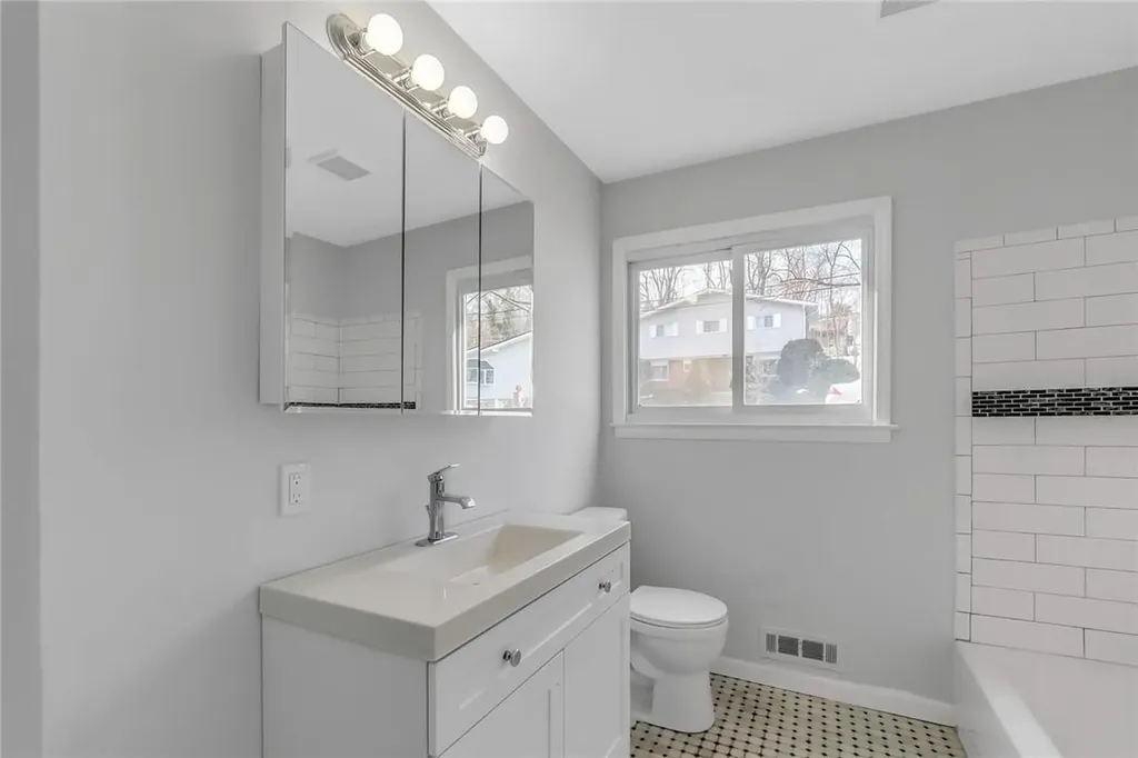4 Stonewall Circle White Plains NY 10607
