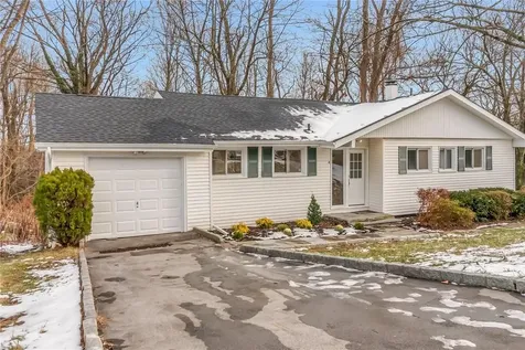4 Stonewall Circle White Plains NY 10607
