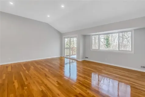 4 Stonewall Circle White Plains NY 10607