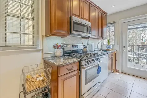 8 Parkway Drive Pelham NY 10803