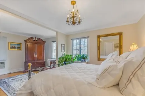 8 Parkway Drive Pelham NY 10803