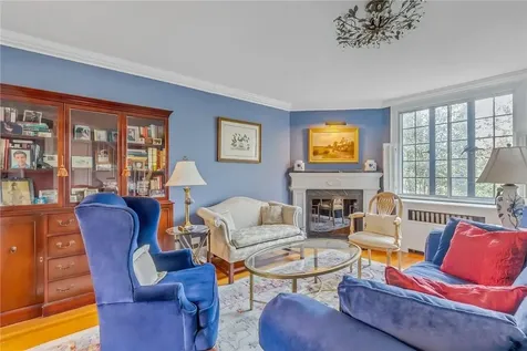 8 Parkway Drive Pelham NY 10803